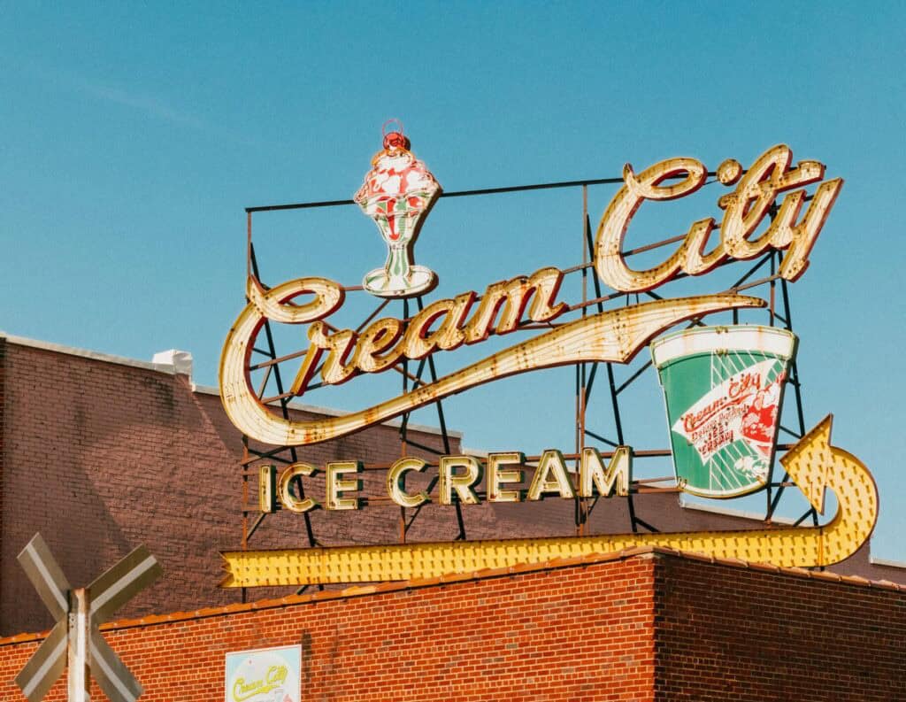 Ice cream sign in Dream City with a vintage neon look and colorful design.